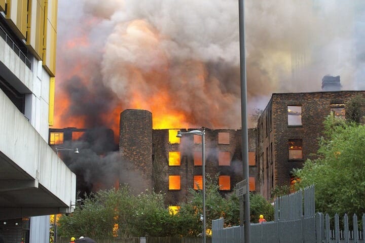 Should Manchester’s bin alleys be transformed into festive yuletide ginnels?