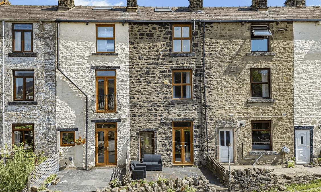 Should Manchester’s bin alleys be transformed into festive yuletide ginnels?